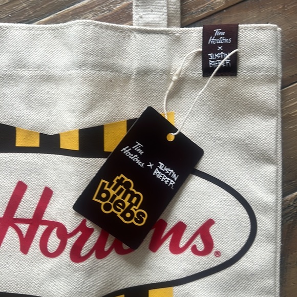 Tim Biebs - Fanny Pack, Reusable Tote and toque - Picture 4 of 8